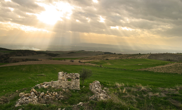 Forgotten home in fields near Pamukkale.