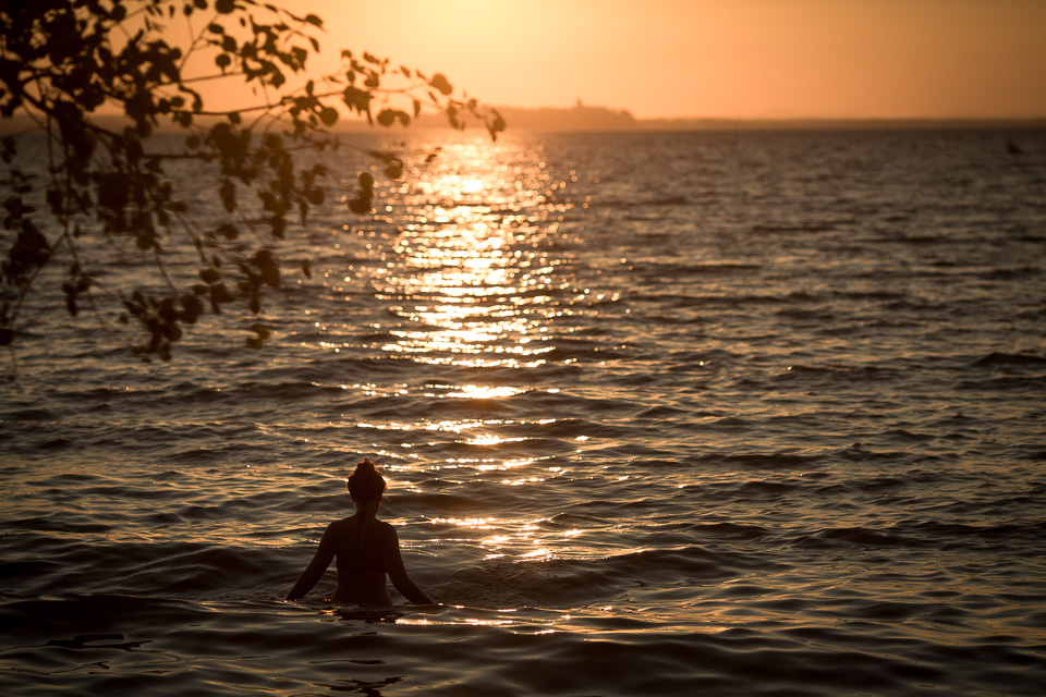 Laura enjoying a Lake Trasimeno sunset.